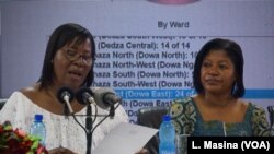 La présidente de la Commission électorale du Malawi, Jane Ansah, à gauche, et le commissaire du MEC, Jean Mathanga, déclarent que les élections présidentielles sont libres et équitables.