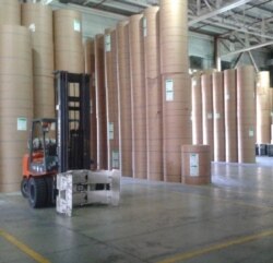 Bobinas de papel de El Nacional enviadas desde Colombia en 2014. [Foto: Cortesía de Ingrid Bravo].