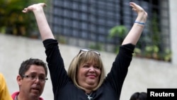 Entre las liberadas se encuentra la jueza María Lourdes Afiuni, quien se encontraba bajo libertad condicional desde hace casi seis años. El pasado mes de marzo fue sentenciada a cinco años de prisión. 