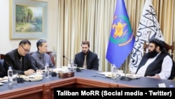 سفیر چین در کابل در دیدار با سرپرست وزارت مهاجرین و عودت‌کنندگان حکومت طالبان وعدۀ ساخت شهرک‌ها و سرپناه برای مهاجرین افغان را داده است.