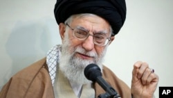 Photo publiée par un site officiel du bureau du guide suprême iranien, l'ayatollah Ali Khamenei, Téhéran, Iran, 2 janvier 2018.