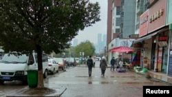 Las calles de la ciudad de Wuhan, donde apareció el nuevo virus en China, prácticamente desiertas el 27 de enero de 2020.