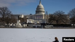 သမ္မတကျမ်းသစ္စာ ကျိန်ဆိုပွဲကျင်းပမဲ့လွှတ်တော်အဆောက်အဦရှေ့ မြင်ကွင်း (ဇန်နဝါရီ ၁၇၊ ၂၀၂၅)