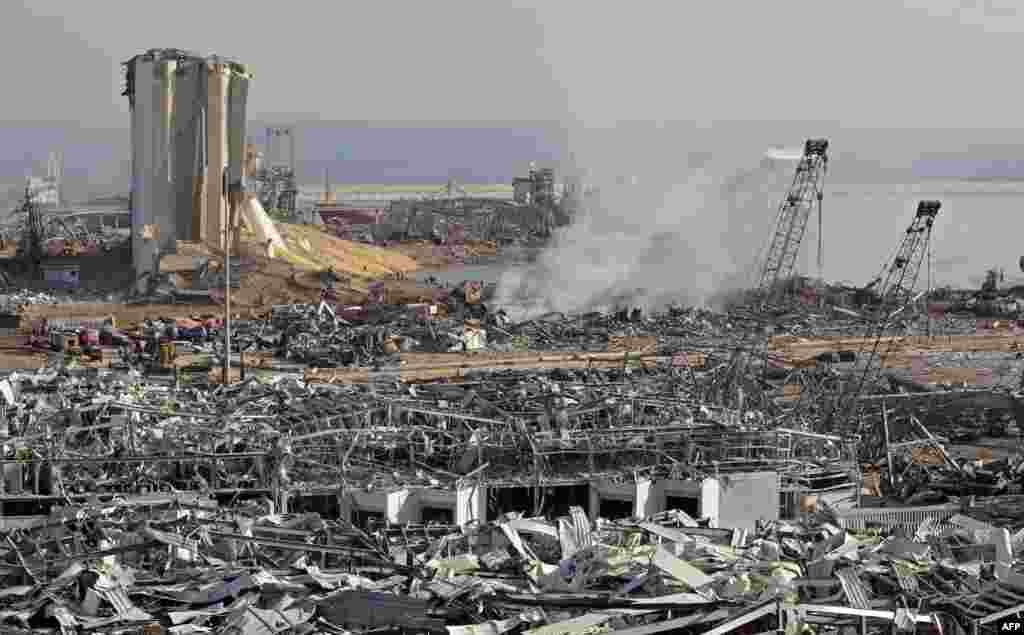 ទិដ្ឋភាព​នៃ​ការ​ខូចខាត​និង​បំផ្លិច​បំផ្លាញ​យ៉ាង​ដំណំ​ក្រោយ​ហេតុការណ៍​ផ្ទុះ​ដ៏​ខ្លាំងក្លា​មួយ​នៅ​ទីក្រុង​កំពង់ផែ​បេរូត ប្រទេស​លីបង់ កាល​ពី​ថ្ងៃពុធ ទី៥ ខែសីហា ឆ្នាំ២០២០។