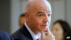 Elu en 2016 avec la promesse de "restaurer l'image de la Fifa", Gianni Infantino a officialisé sa candidature le 31 mars dernier à Doha.