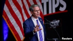 Pendiri Key Square Grup, Scott Bessent, sedang berbicara di kampanye capres Partai Republik, Donald Trump di Asheville, North Caroline, 14 Agustus 2024. (Foto: Jonathan Drake/Reuters)