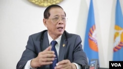 រូបឯកសារ៖ លោក​ សុខ ឥសាន​ អ្នក​នាំ​ពាក្យគណបក្សប្រជាជនកម្ពុជា​ (ហ៊ាន សុជាតា/ VOA)