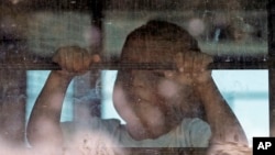 Dete imigranata u autobusu američke pogranične kontrole