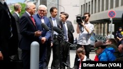 Fransiya Tashqi ishlar vaziri Loran Fabius, Germaniya Tashqi ishlar vaziri Frank Valter Shtaynmayer Venada jurnalistlar bilan gaplashmoqda. Avstriyada Tehronning yadro dasturiga doir muzokaralar so'nggi pallaga kirgan.