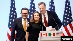 Archivo - Mayo 2018 Ministro de Economía de México, Ildefonso Guajardo, canciller canadiense, Chrystia Freeland y el representante comercial de EE.UU., Robert Lighthizer 
