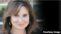 В ексклюзивному інтерв’ю до Дня незалежності України вона розповіла про те, чому її батько гордився бути українцем, що змушувало його почувався чужим у Голлівуді та як йому вдавалося готувати найсмачніші у світі голубці