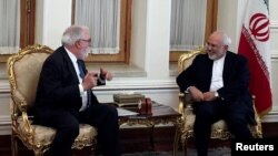 Iranski ministar inostranih poslova, Mohamed Džavad Zariv (desno) tokom sastanka sa evropskim komesarom za energetiku i klimu, Miguelom Ariasom Kaneteom, u Tehranu, Iran, 20. maja 2018.