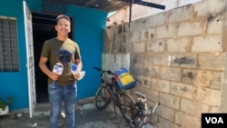 Wilferson Rodríguez Ríos, un joven “periodista comunitario” que desde 2019 está contando las noticias del barrio venezolano La Lucha, en Maracaibo, Zulia. Septiembre 3, 2021. Foto: Gustavo Ocando - VOA.