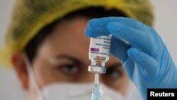 La vacuna de AstraZeneca ha sido la principal opción de los países del mundo en desarrollo debido a su bajo costo y su facilidad de almacenamiento. 