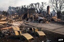 Pacific Palisades'te birçok evin yanmasına neden olan yangın sonrası oluşan tahribat.