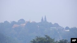 A thick layer of smog covers Wat Phra That Doi Suthep in Chiang Mai province, Thailand, Tuesday, April 2, 2019. (AP Photo/Maytanan Merchant)