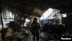 jengo lililoharibiwa na mashambulizi ya kombora la Russia kwenye mji wa Horlivka katika mkoa wa Donetsk, Ukraine