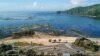 Proyek pembangunan pesisir Mandalika, yang merupakan usulan lokasi perlombaan motor MotoGP baru di sirkuit jalan raya yang dibuat khusus di Mandalika, Lombok selatan, 23 Februari 2019. (Foto: AFP/Arsyad Ali)