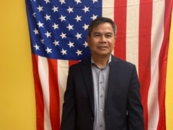 លោក គុយ ម៉ារុង​ អាយុ ៦៨ ឆ្នាំ និវត្តន៍ជន រស់នៅរដ្ឋ Maryland ក្នុង​វេទិកា​សាធារណ: នៅ​ក្នុង​បណ្ណាល័យ​Tyson Pimmit Regional Library នៅក្នុង​ទីក្រុង​ Falls Church រដ្ឋ Virginia កាល​ពីថ្ងៃ​ទី២៣ ខែកញ្ញា ឆ្នាំ ២០២១។ (សឿន វឌ្ឍនា/វីអូអេ)