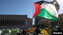 រូបឯកសារ៖ និស្សិត​បន្ត​បាតុកម្ម​​ដើម្បី​គាំទ្រ​ប៉ាឡេស្ទីន​នៅ​សាកលវិទ្យាល័យ​ Columbia ក្នុងទីក្រុង​ញូវយ៉កកាលពីថ្ងៃទី​២៥ មេសា ឆ្នាំ​២០២៤។REUTERS/Caitlin Ochs