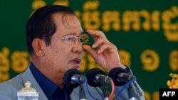 លោកនាយក​រដ្ឋមន្រ្តី ហ៊ុន សែន ថ្លែងនៅ​ក្នុង​ពិធី​បើក​ការដ្ឋាន​សាងសង់​ស្ពាន​ឆ្លងកាត់​ទន្លេ​បាសាក់ តភ្ជាប់​រាជធានី​ភ្នំពេញ ពីទីក្រុង​កោះពេជ្រ ទៅកាន់​ទីក្រុង​រណប​កោះនរា នៅ​ថ្ងៃ​ចន្ទ​ទី២៦ ខែតុលា ឆ្នាំ២០២០។