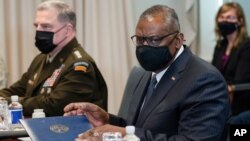 با وجود انتقادهای جدی، ادارهٔ جوبایدن همواره از روند خروج کامل قوای امریکایی از افغانستان دفاع کرده اند.