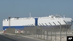 នាវា​ដឹក​ទំនិញ​របស់​អ៊ីស្រាអែល​កំពុង​ចត​នៅ​កំពង់ផែ បន្ទាប់​ពី​បាន​ទៅ​ដល់​ទីក្រុង​ឌូបៃ ប្រទេស​អេមីរ៉ាតអារ៉ាប់​រួម ថ្ងៃទី២៨ ខែកុម្ភៈ ឆ្នាំ២០២១។ 