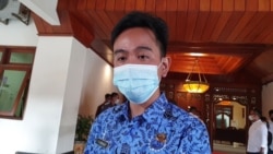 Wali Kota Solo, Gibran Rakabuming Raka, saat ditemui VOA di Balaikota Solo, Rabu (17/3). (Foto: VOA/ Yudha Satriawan)