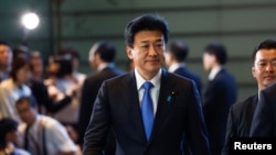 日本新任防衛相木原稔在東京日本內閣重組的日子走進首相府。（2023年9月13日）