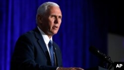 Su primera parada el domingo será con el presidente colombiano Juan Manuel Santos.