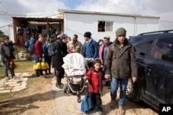 Settler families leave their homes in the West Bank outpost of Amona, Feb. 1, 2017. Israeli forces have begun evacuating the controversial settlement, which is the largest of about 100 outposts erected in the West Bank without permission.