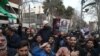 Manfestantes iraníes protestan frente a la sede de las Naciones Unidas en Teherán por la muerte del general Qassem Soleimani, el 3 de enero de 2020. (Foto: Reuters vía WANA)