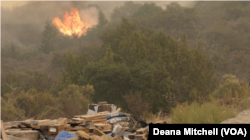 Dok šumski požari nastavljaju da se šire po okrugu Sonoma, 12. oktobra 2017, ljudi ili beže, ili se vraćaju u delove koji bi možda mogli da budu pošteđeni.