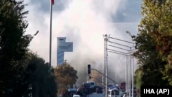 Dîmenek ji derdora qada êrîşa dijî Navenda Pîşesaziya Fezayê ya Tirkîyê (TUSAŞ) li nezî Enqerê, 23 Cotmeh, 2024.