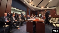 美國國會眾議院中共問題特設委員會參與華盛頓智庫戰略與國際研究中心(CSIS)舉辦的一場針對美國國防工業基礎現況的模擬推演活動。 (美國之音記者李逸華拍攝，2024年11月20日)