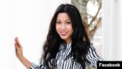 កញ្ញា​ អេលីហ្សាបែត ហេង​ បេក្ខជន​តំណាងរាស្ត្រ​​ខាង​គណបក្សសាធារណរដ្ឋដែល​កំពុង​ប្រកួតប្រជែង​យក​អាសនៈ​សភាជាតិ​នៅ​មណ្ឌលសភា​​ទី​១៦​ក្នុង​រដ្ឋ​កាលីហ្វញ៉ា​នៅ​ថ្ងៃទី​៦​ខែ​វិច្ឆិកាខាងមុខនេះ។ (រូបថតពី​ហ្វេសប៊ុក Elizabeth Heng)