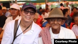 Chun Chanboth, Deputy Director of Radio Free Asia's Khmer service, was summoned by the Phnom Penh Court over false declaration of his identity when visiting Prey Sar's prison along with opposition party lawmakers on Wednesday, April 19, 2017. (Courtesy photo of Chun Chanboth Vuthy Huot's Facebook)