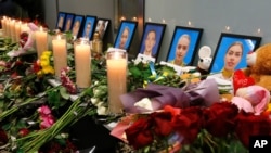 Picha za wafanyakazi wa ndege ya Ukraine 737-800 iliyoanguka Tehran, katika kumbukumbu yao iliyofanyika Kyiv, Ukraine, Saturday, Jan. 11, 2020.