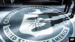 美國中央情報局（CIA）總部大廳地面上的徽章。