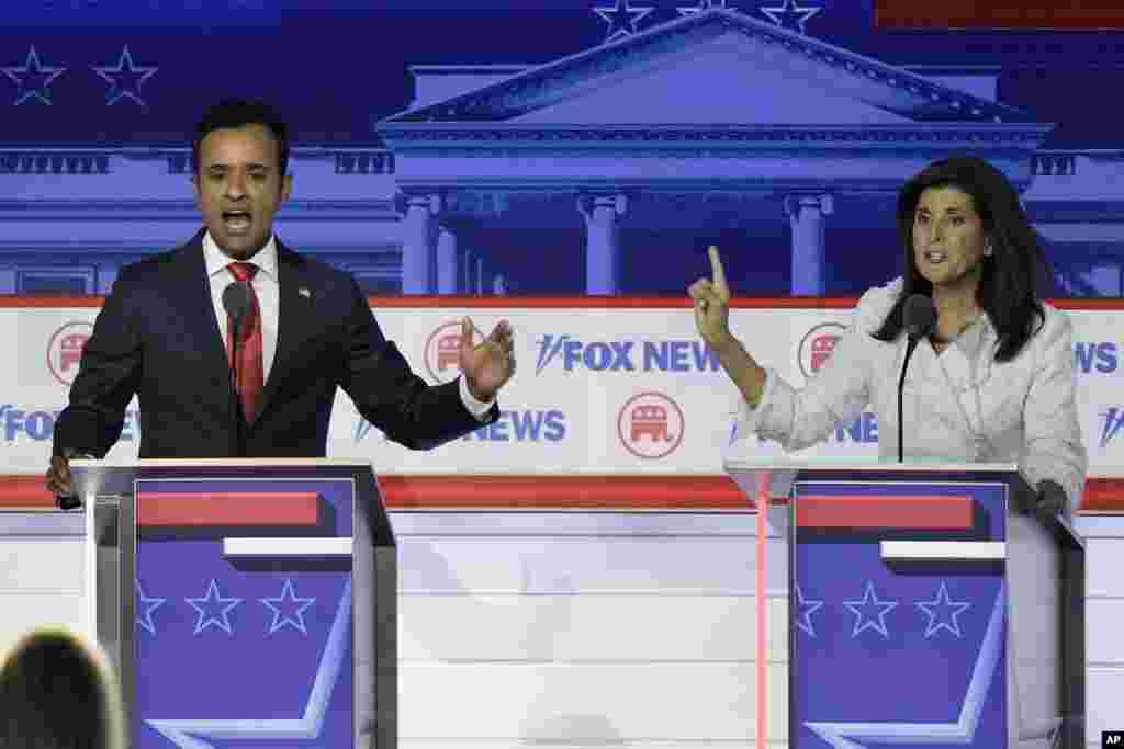 El exitoso empresario Vivek Ramaswamy fue el centro de ataque en repetidas ocasiones por los precandidatos presidenciales durante el debate republicano. La exembajadora de EEUU ante la ONU Nikki Haley, acusó a Ramaswamy de ser un "inexperto en la arena política", por renegar del apoyo a Ucrania en su guerra con Rusia.&nbsp;