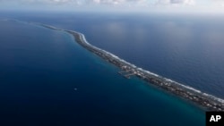 從空中俯瞰太平洋島國吐瓦魯的主要島嶼。 （美聯社2011年10月）