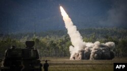 Советникот за национална безбедност Џејк Саливан денес во Белата куќа рече дека пакетот вклучува артилериски куршуми и муниција за ХИМАРС, оружје кое очајно е потребно на украинскиот фронт каде што има недостиг