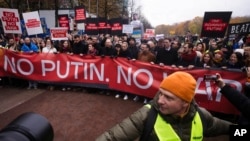 Yulia Navalnaya, with Russian opposition politician Vladimir Kara-Murza and Ilya Yashin demonstrate in Berlin, Nov. 17, 2024.