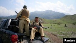 د خیبرپښتونخوا ایالت د کورمې په ولسوالۍ کې عملیات وروسته له هغه چې ددغې ولسوالۍ بګن سیمه کې د بار وړونکو موټرو په کاروان برید وشو پیل شوي دي. (عکس ارشیف).