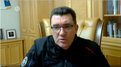 اولکسی دانیلف، وزیر امنیت ملی و شورای دفاعی اوکراین در مصاحبه اختصاصی با بخش فارسی صدای آمریکا از طریق اسکایپ. ۱۵ دی ۱۴۰۰