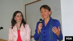 女权无疆界创办人瑞洁和家庭研究理事会的格罗索(美国之音 方冰拍摄)