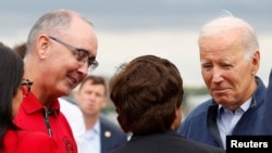 Санкції було оголошено в день, коли президент США Джо Байден перебував у Мічигані, щоб зустрітися з профспілками автомобільних робітників. 