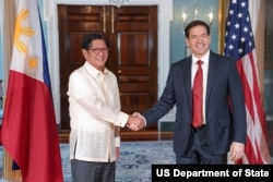 2025年7月21日，美国国务卿卢比奥在国务院会晤菲律宾总统小马科斯。(美国国务院官方照片)