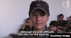 "Bola ancha qiynalayapti, lekin tirishqoq",- deya tanishtiradi Abu Anasning muallimi