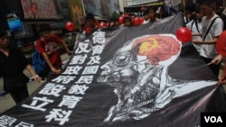 學民思潮5月13日發起的「不要染紅教育大遊行」，只有100多人參加